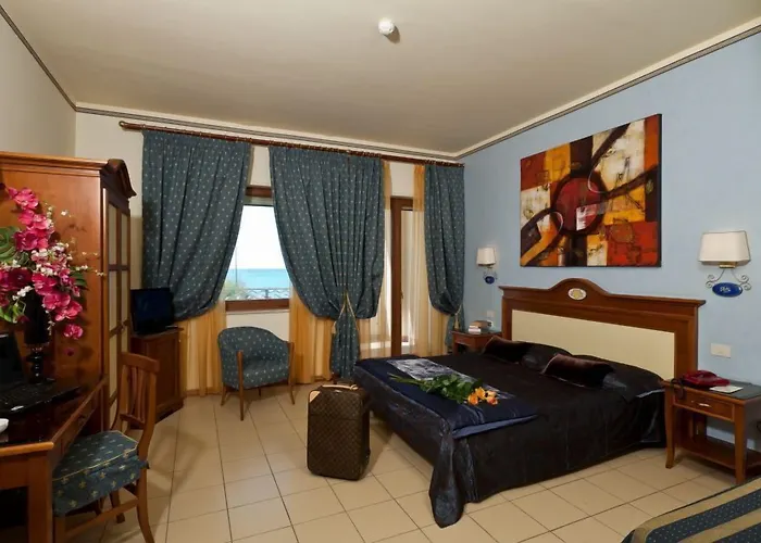 Готель Riva Del Sole 4*