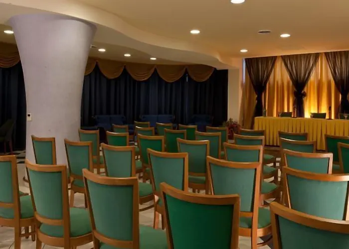 Готель Riva Del Sole Чефалу