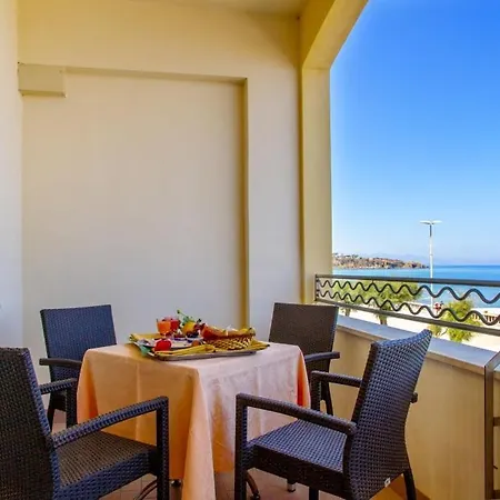 Szálloda Riva Del Sole 4*