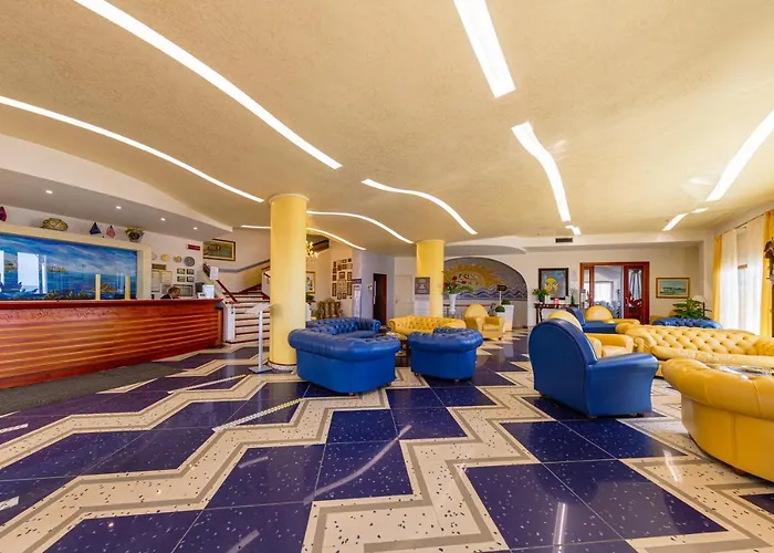 فندق Riva Del Sole تْشيفالو