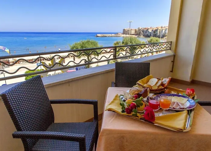 فندق Riva Del Sole تْشيفالو