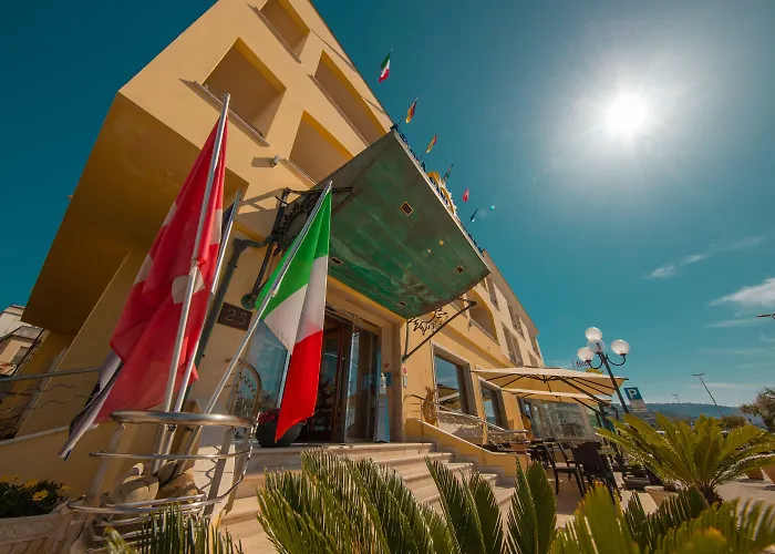 Riva Del Sole تْشيفالو