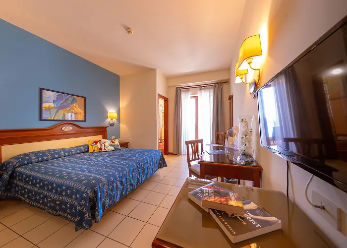 Riva Del Sole تْشيفالو