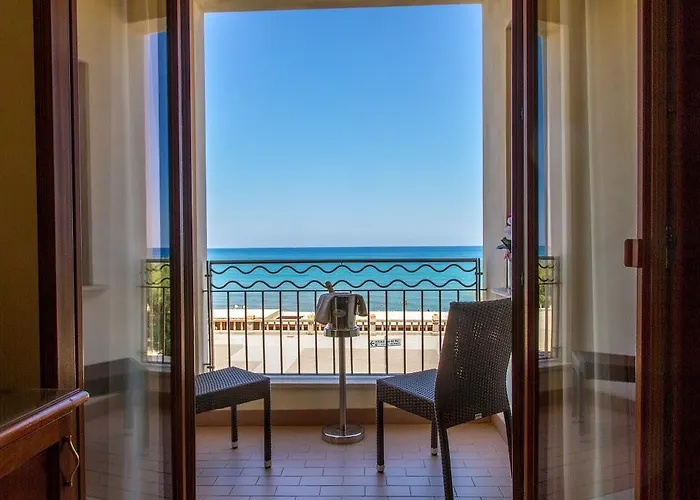 Riva Del Sole 4* تْشيفالو